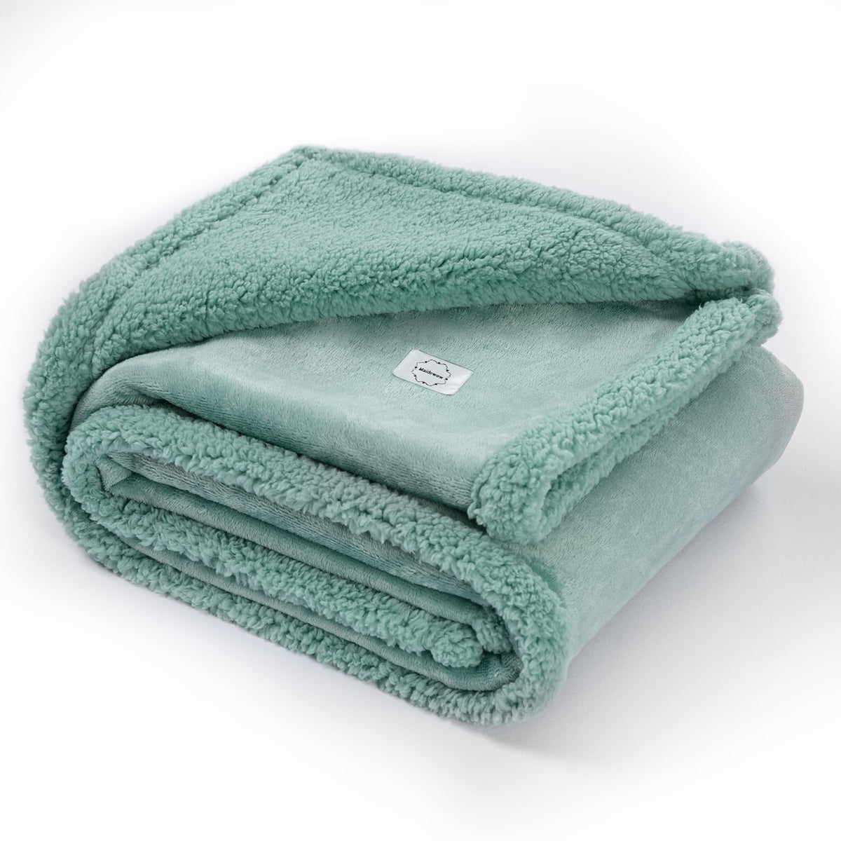 Maidewow waterproof green dog blanket closeup highlighting waterproof lining and plush texture for pets.