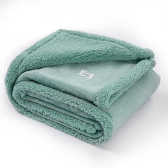Maidewow waterproof green dog blanket closeup highlighting waterproof lining and plush texture for pets.