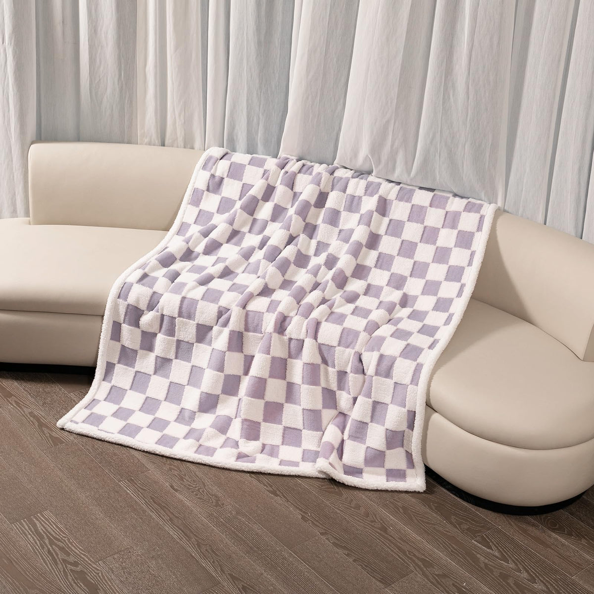 Maidewow waterproof pet blanket closeup shows plush jacquard and protective interior for spill protection.