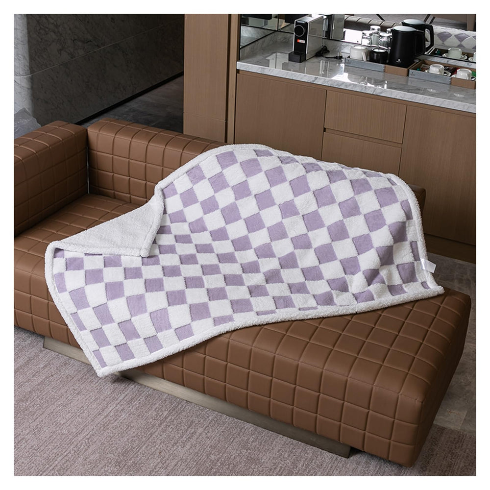 Maidewow waterproof pet blanket lightweight layout shows portable use for travel and outdoor outings.