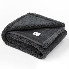 Maidewow XL 85x57in blanket protects couches and beds from pet messes.