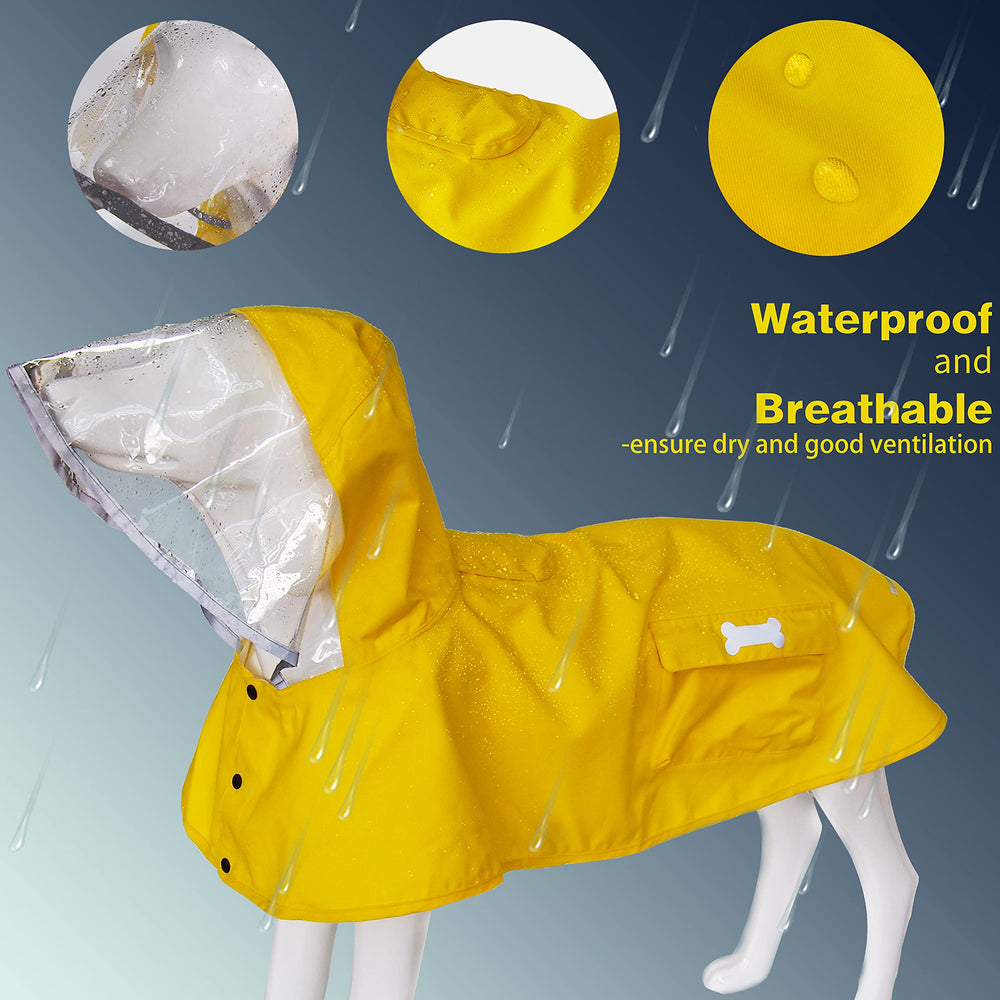 MAMORE raincoat hood detail with adjustable button for dry head protection