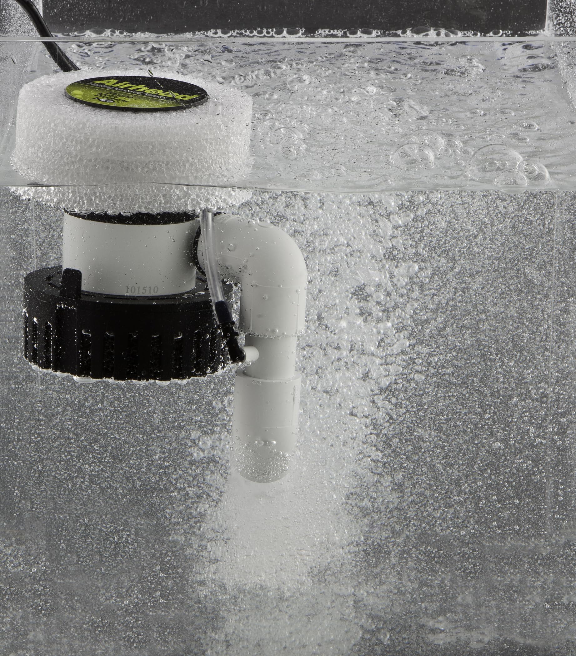 Marine Metal A-3 aquarium and bait-use setup supports freshwater and saltwater environments.