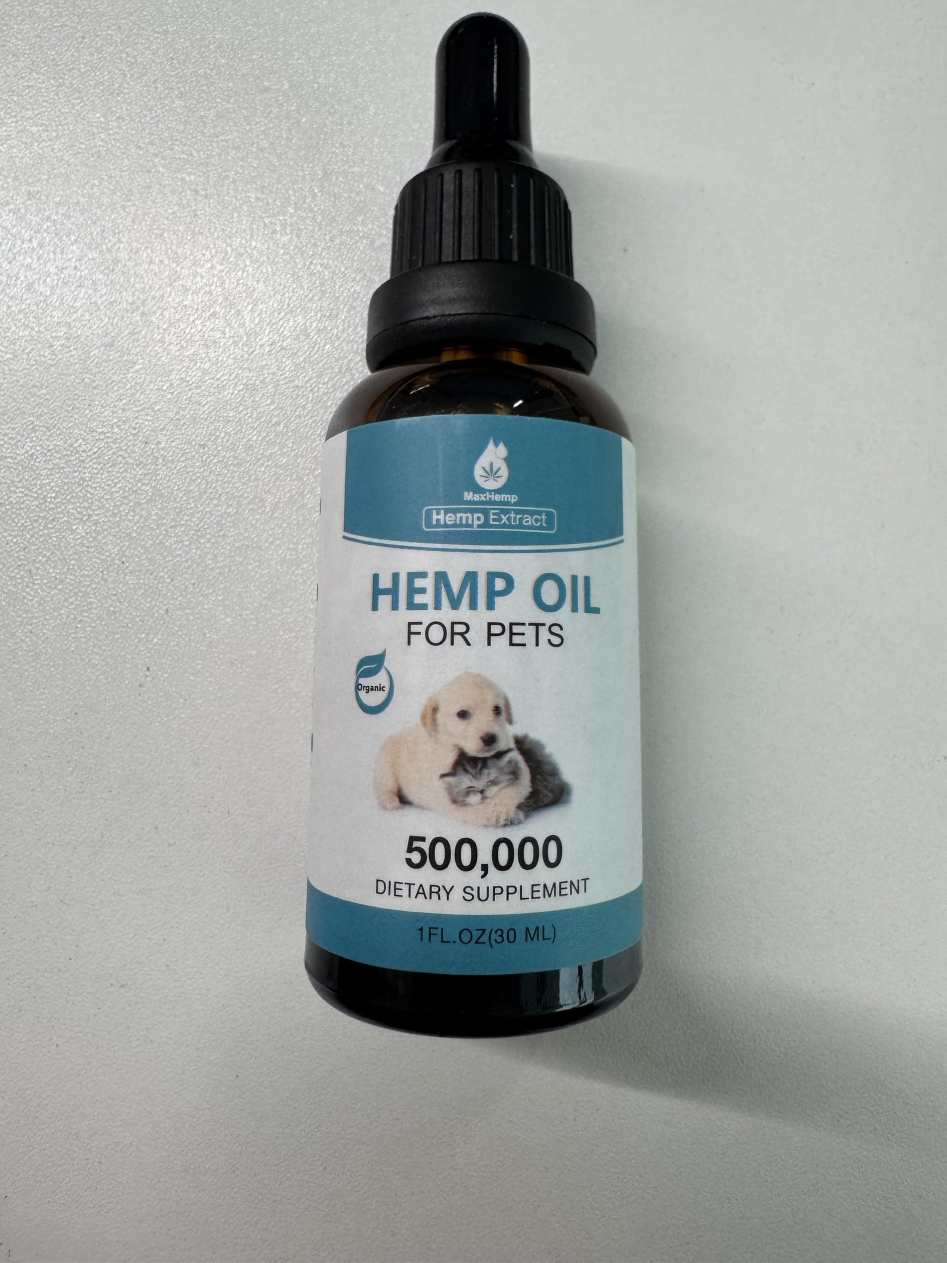 MaxHemp calming oil packaging highlighting organic, pet-friendly formula for daily use.