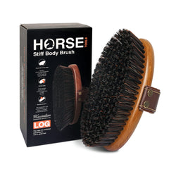 MAXIMILIAN world-class horse brush head removing mud for a clean coat.