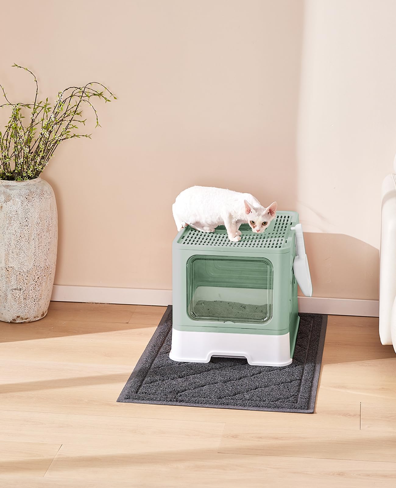 Medario easy-clean-drawer highlights removable tray for quick maintenance.