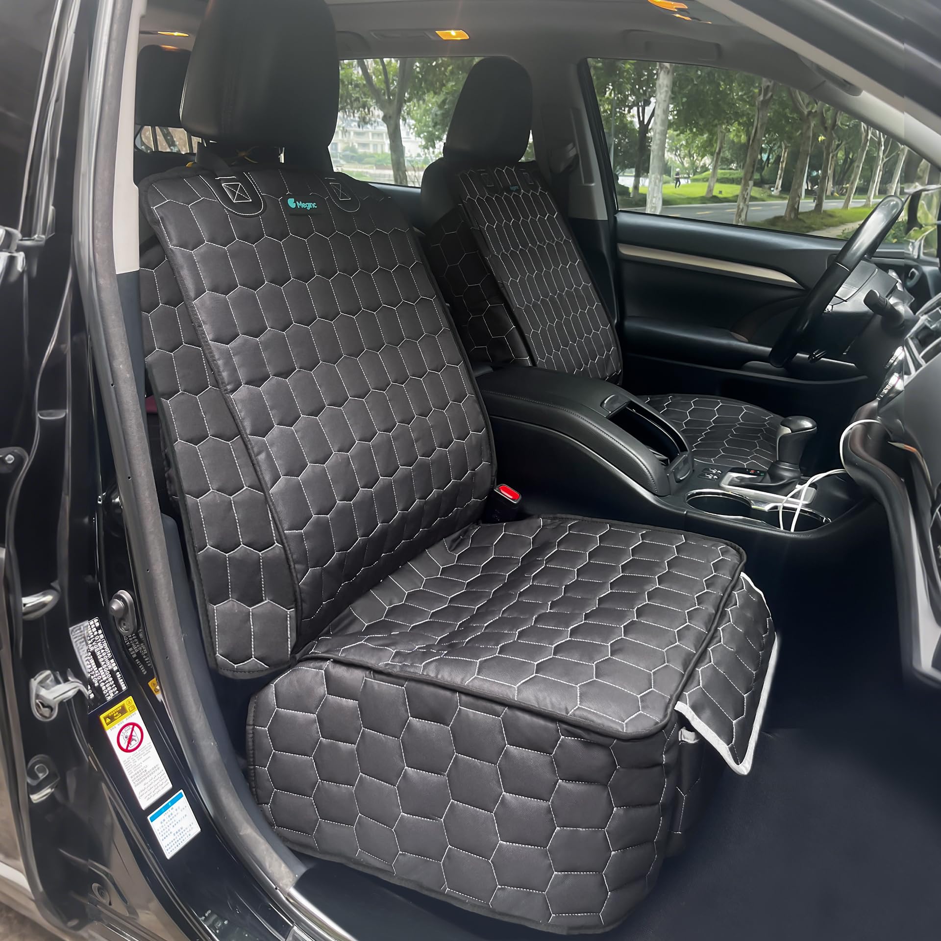 Meginc front seat cover resists dirt and mud for cleaner interiors