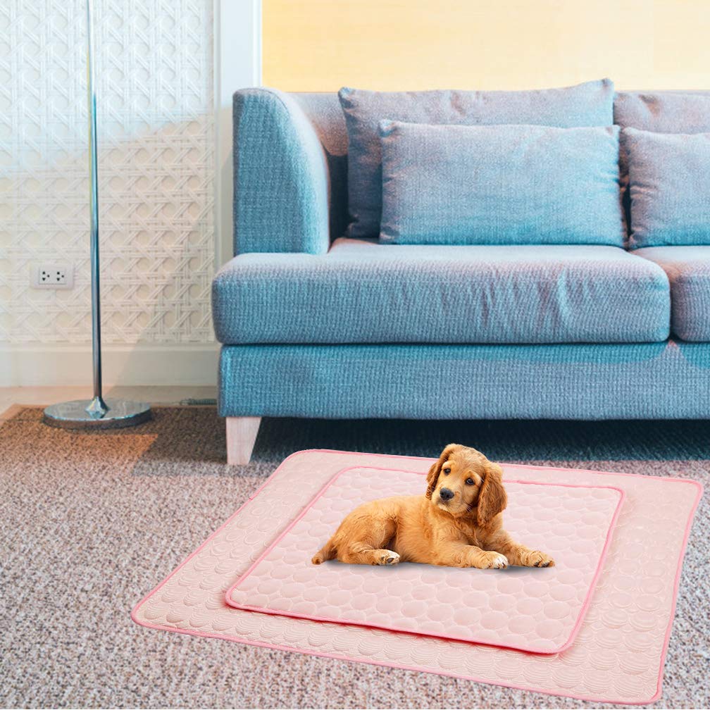 MeiLiMiYu outdoors image shows lightweight, weather-ready pet cooling pad