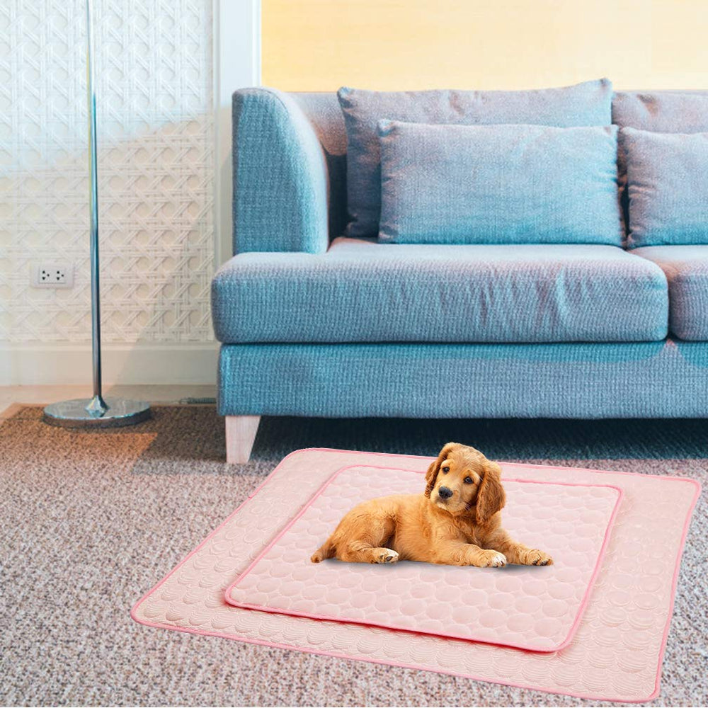 MeiLiMiYu outdoors image shows lightweight, weather-ready pet cooling pad
