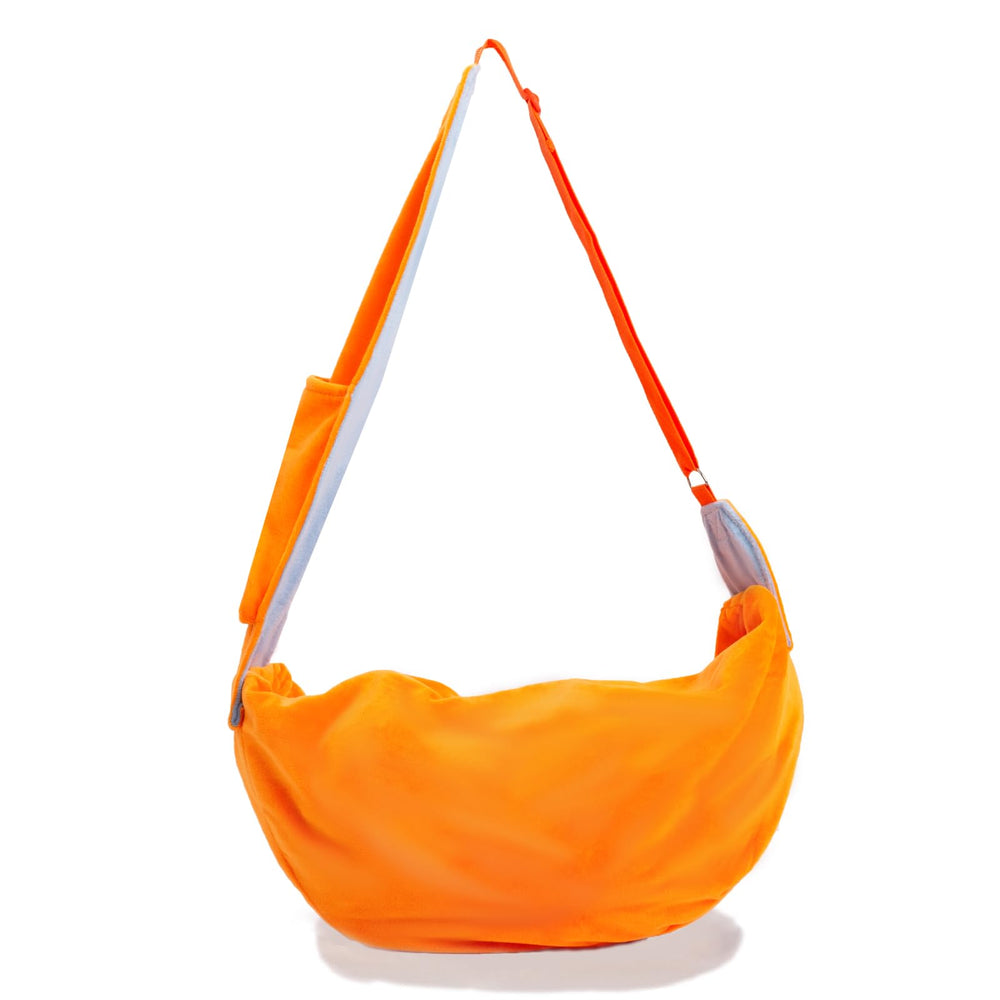 Meow&Woof portable carrier for tiny dogs and kittens during walks.