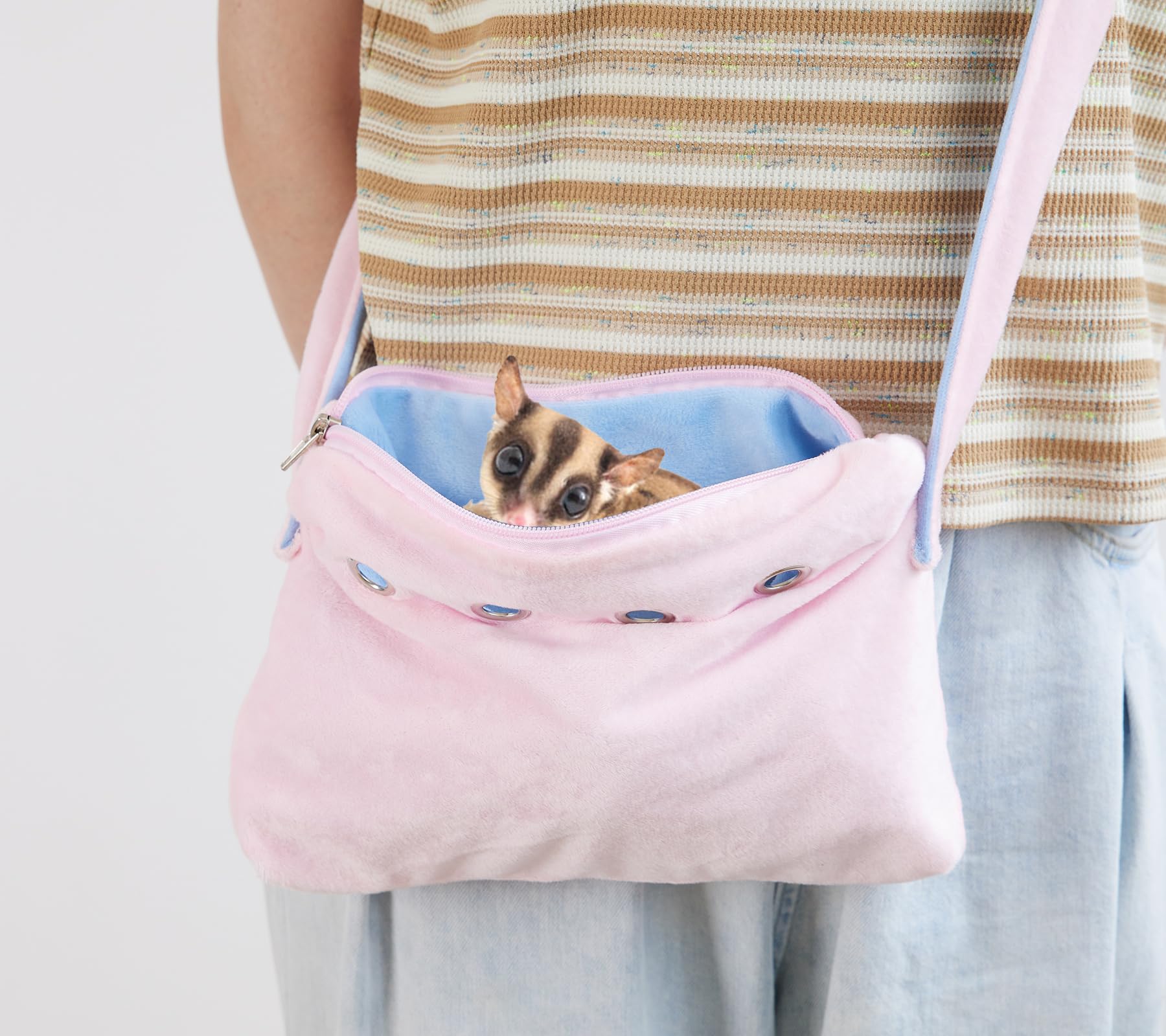 Meow&Woof machine-washable fabric resists odors for easy cleaning