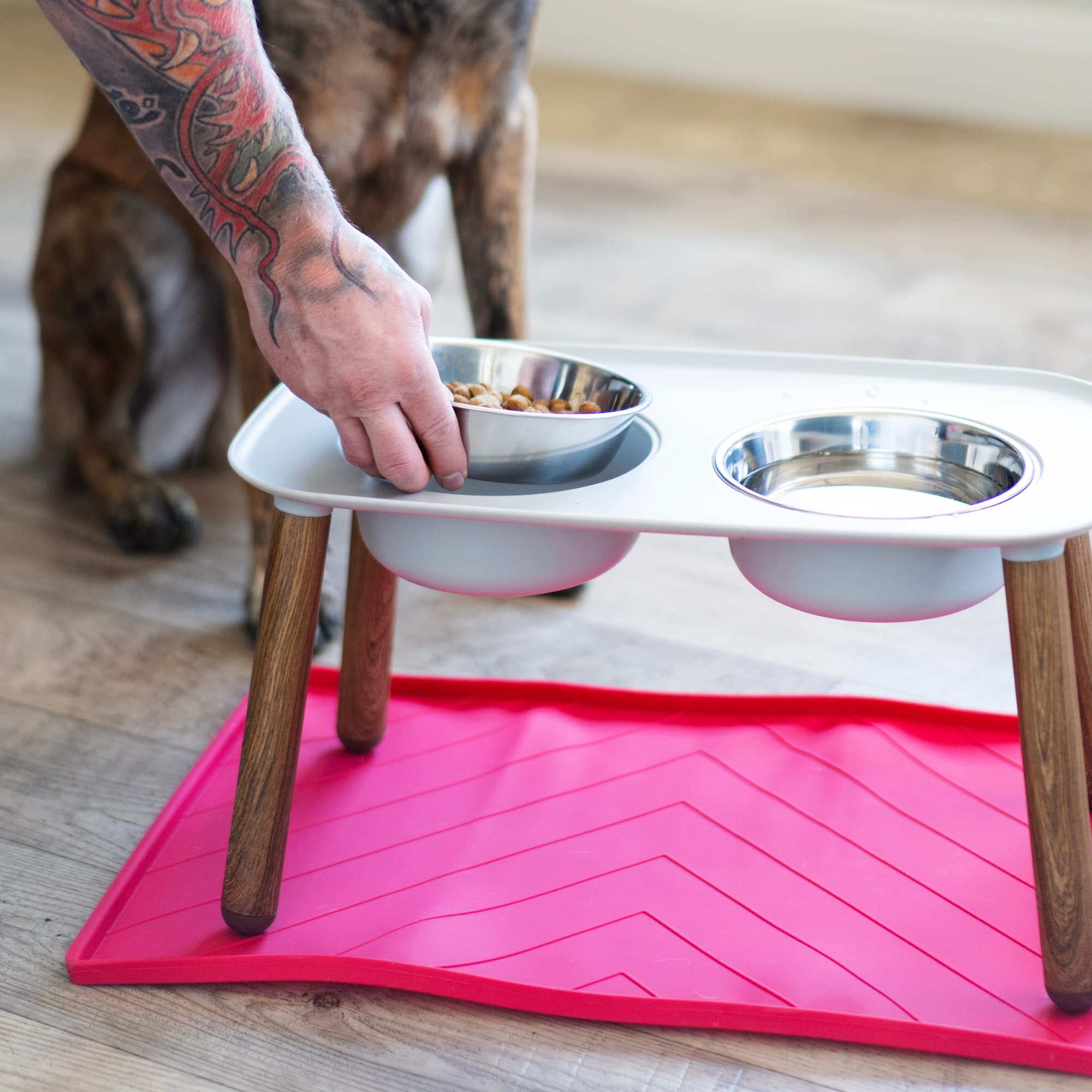 Messy Mutts faux wood legs add stylish, durable support.