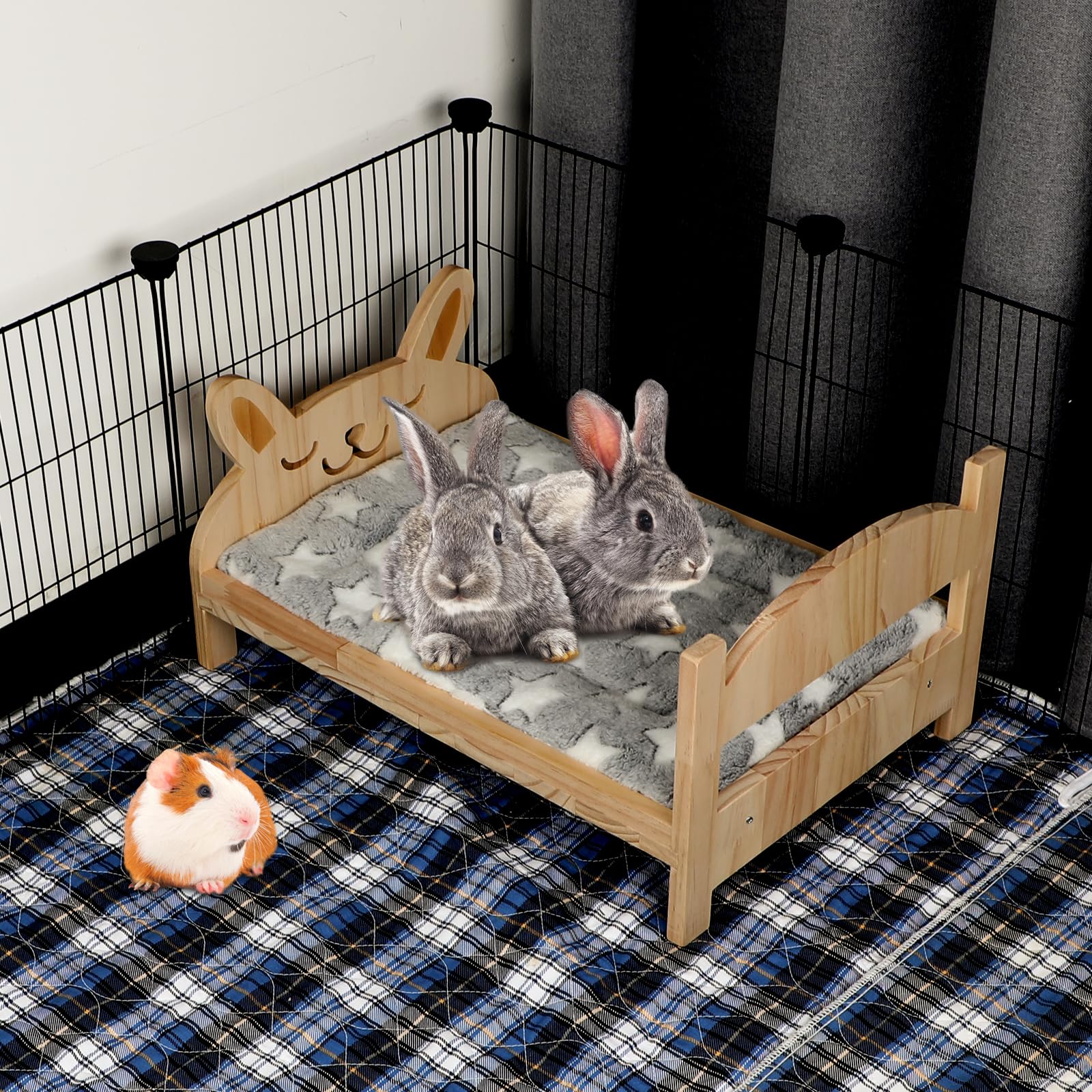 Midollarle wooden habitat for small pets provides a natural, durable resting space.