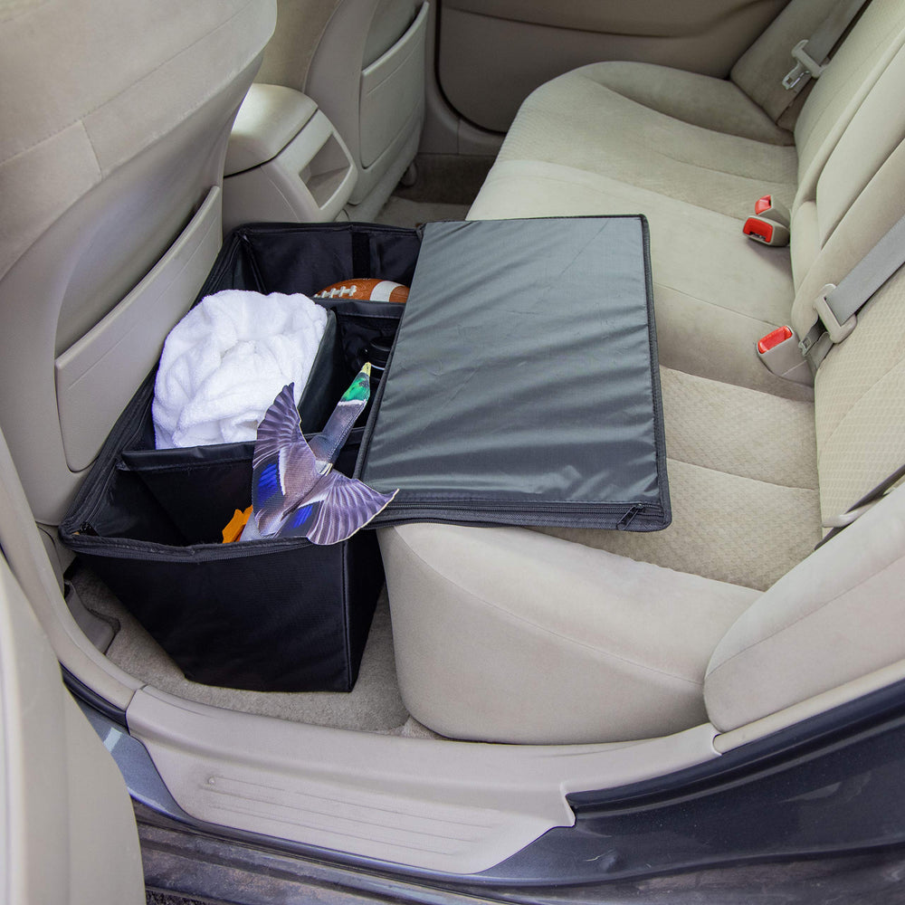 MISTIC COOL dog seat bridge between seats side view highlighting organized storage access during trips.