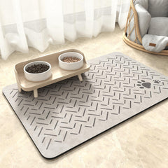 MontVoo absorbent feeding mat in light grey keeps spills contained and floors tidy.