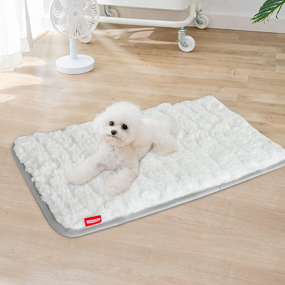 Moonsea crate mat on hardwood floor demonstrates slip-resistant performance.