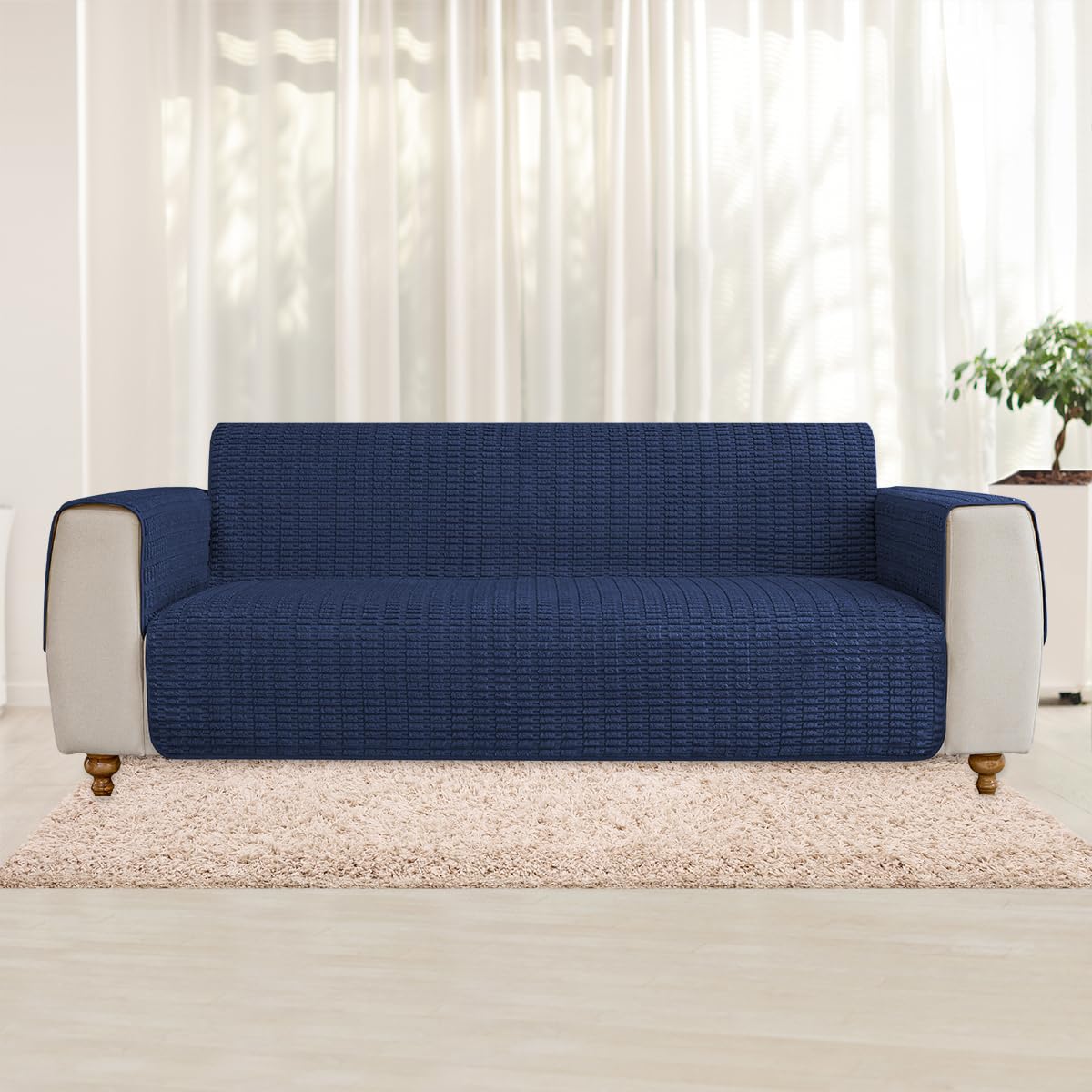Muamar anti-slip silica gel edging helps secure the cover on furniture.