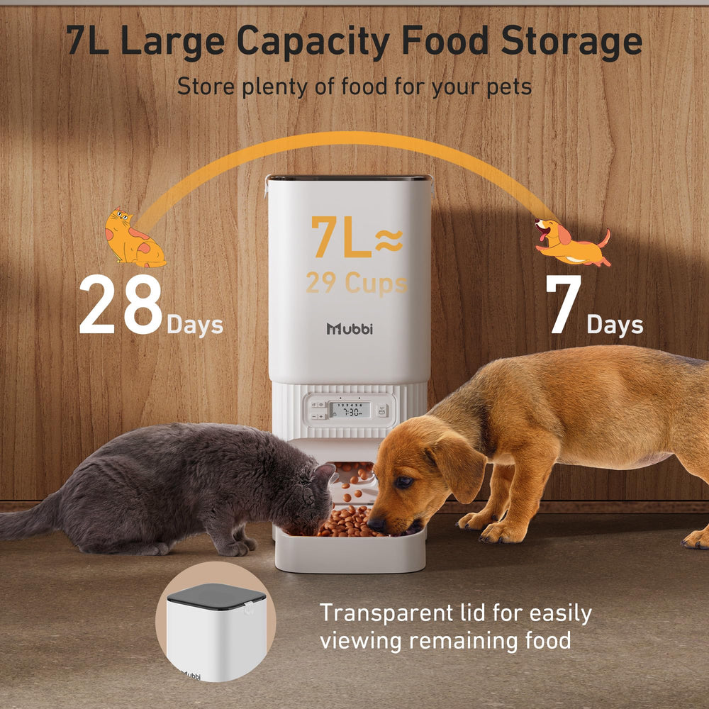MUBBI desiccant bag inside preserves kibble freshness during extended use.