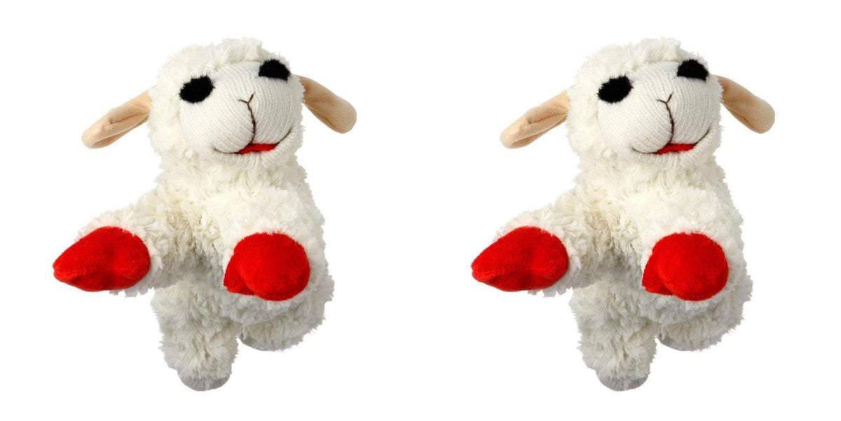 Lambchop de Multipet, peluche suave con chirrido para perros, ideal para juego interactivo.