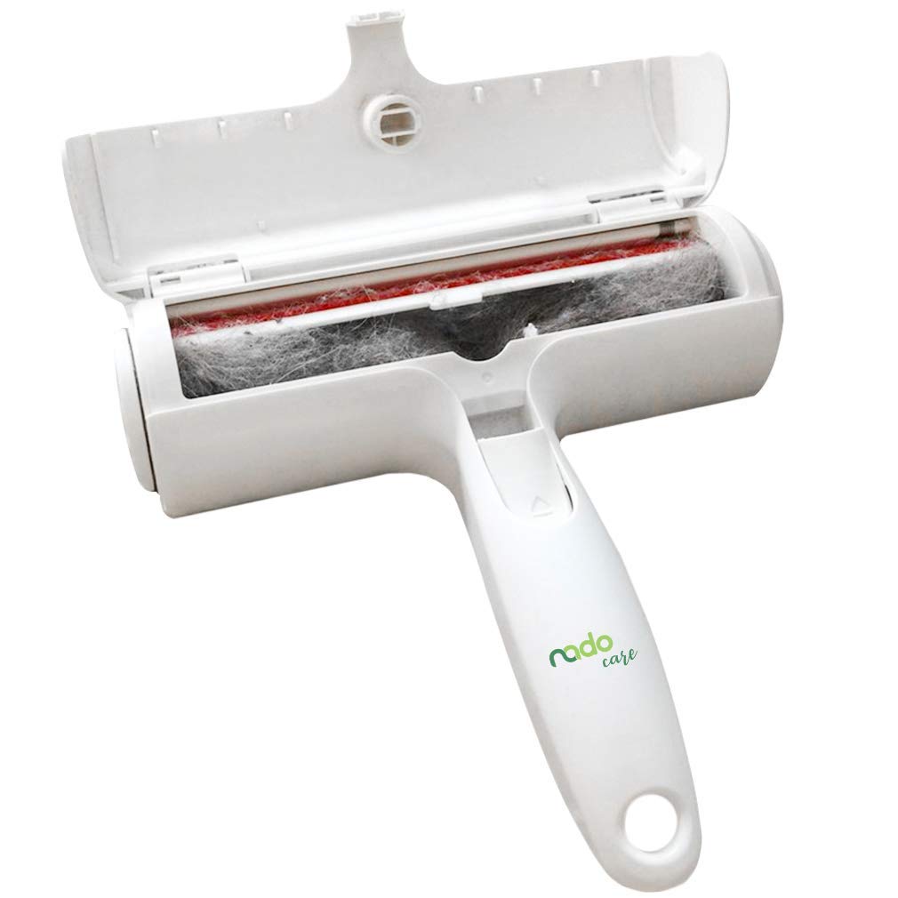 Nado Care Pet Hair Remover Roller self-cleaning mechanism removing fur.