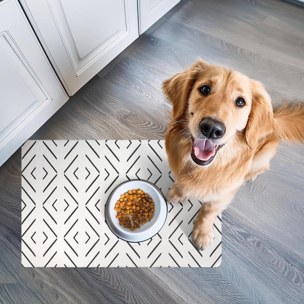 Nalalas easy-clean-feeding-area top-down shows waterproof surface and simple wipe-down.