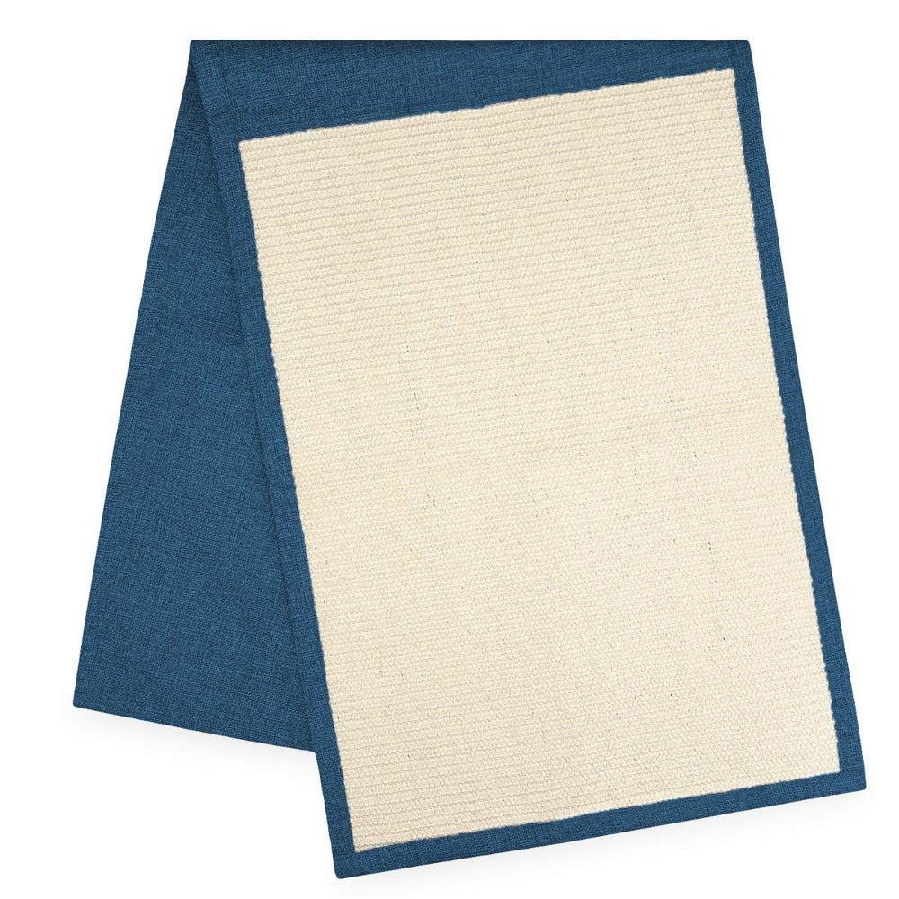 Navaris scratch mat aids claw care by offering a designated sharpening surface.