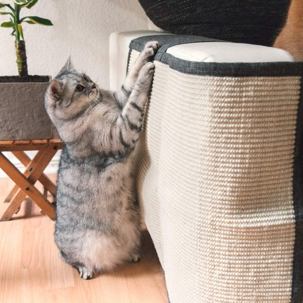 Navaris-sisal-scratch-pad-closeup highlights natural fibers for durable cat scratching.