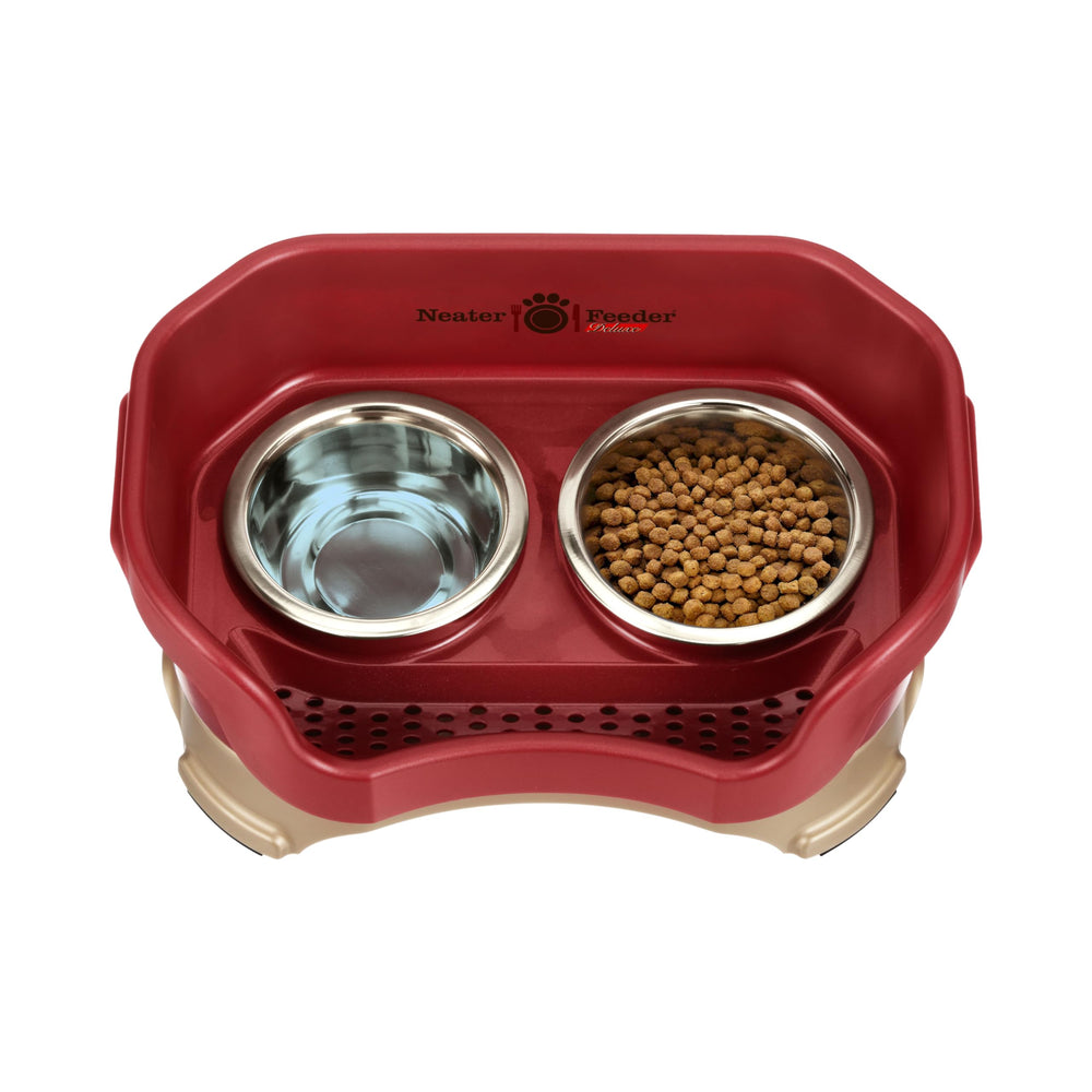 Neater Feeder Deluxe non-skid feet prevent sliding during meals