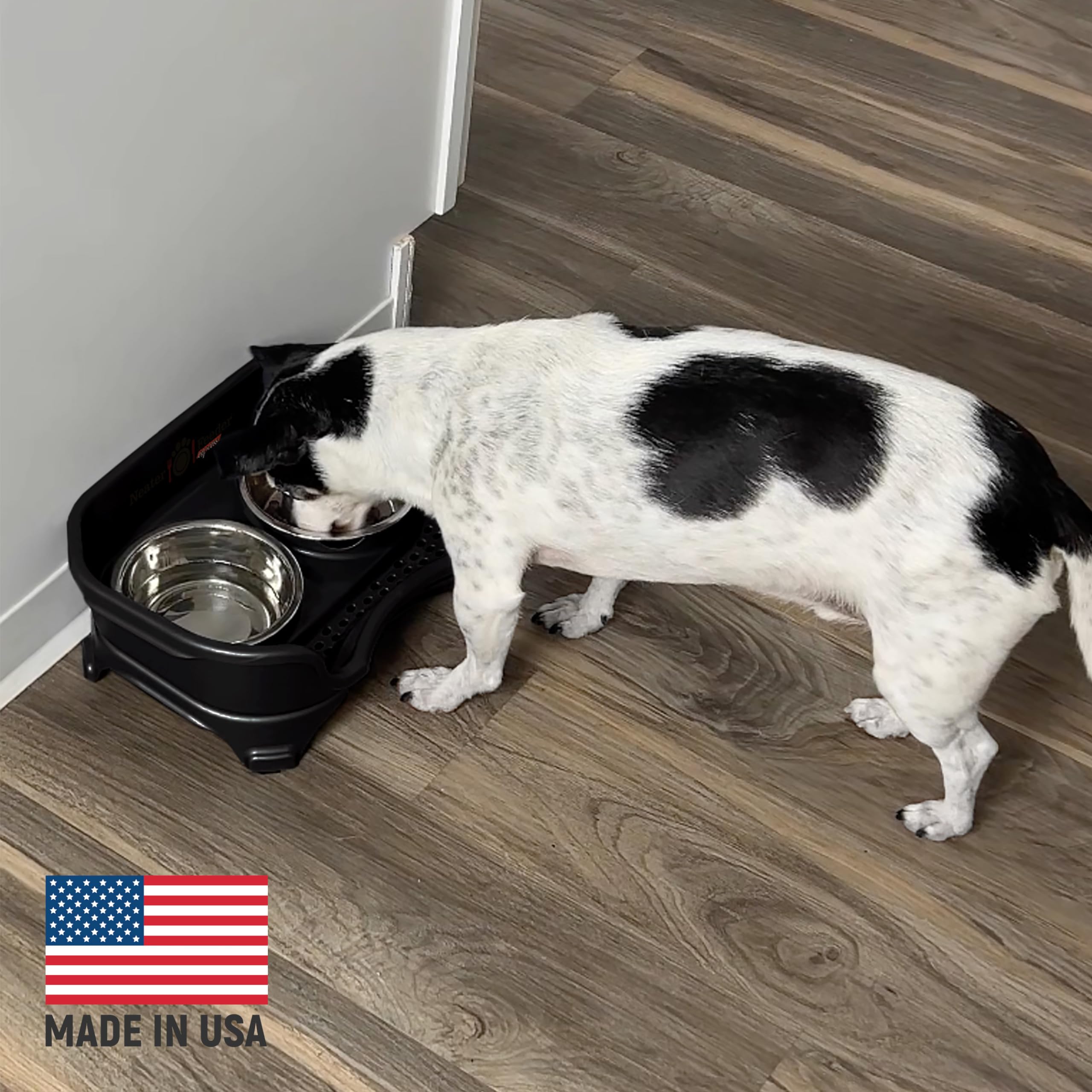 Neater Feeder Express catch basin collects spills to keep floors clean.
