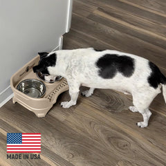 Neater Feeder Express splash-proof walls prevent water splashes around the feeding space.