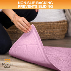 Neater Pets Neater Mat non-skid backing prevents slipping during use.