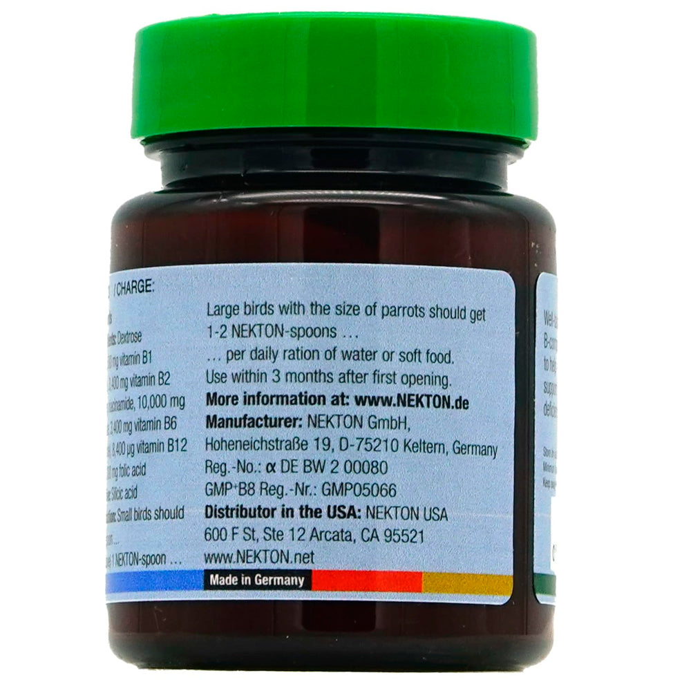 Nekton B-Komplex dose-spoon demonstrates easy measuring for gentle bird administration.
