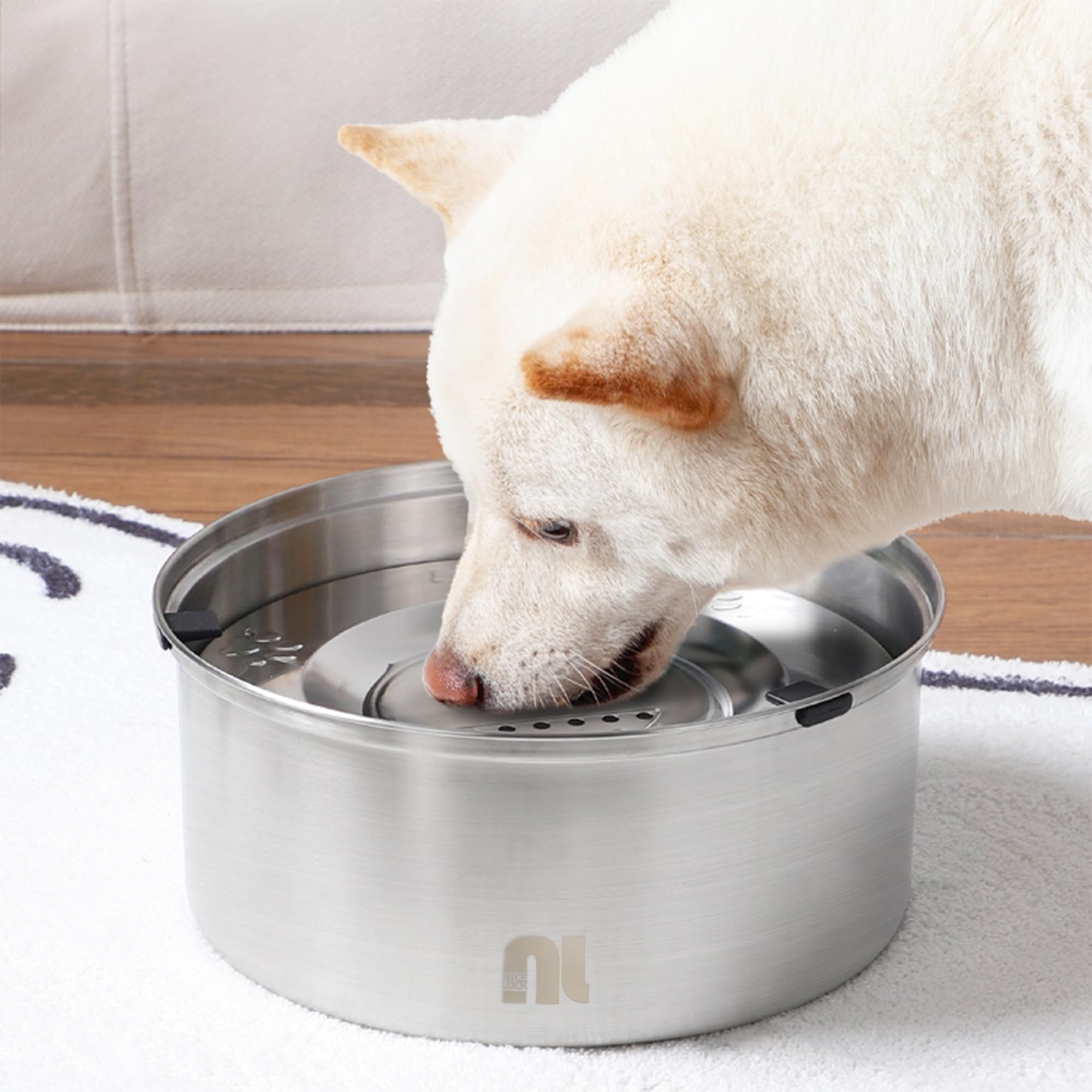Nicelock non-slip bottom dog bowl grips the floor