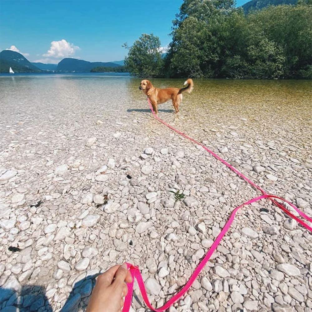 NIMBLE waterproof dog leash nylon-texture-closeup demonstrates durable material and anti-odor practicality.