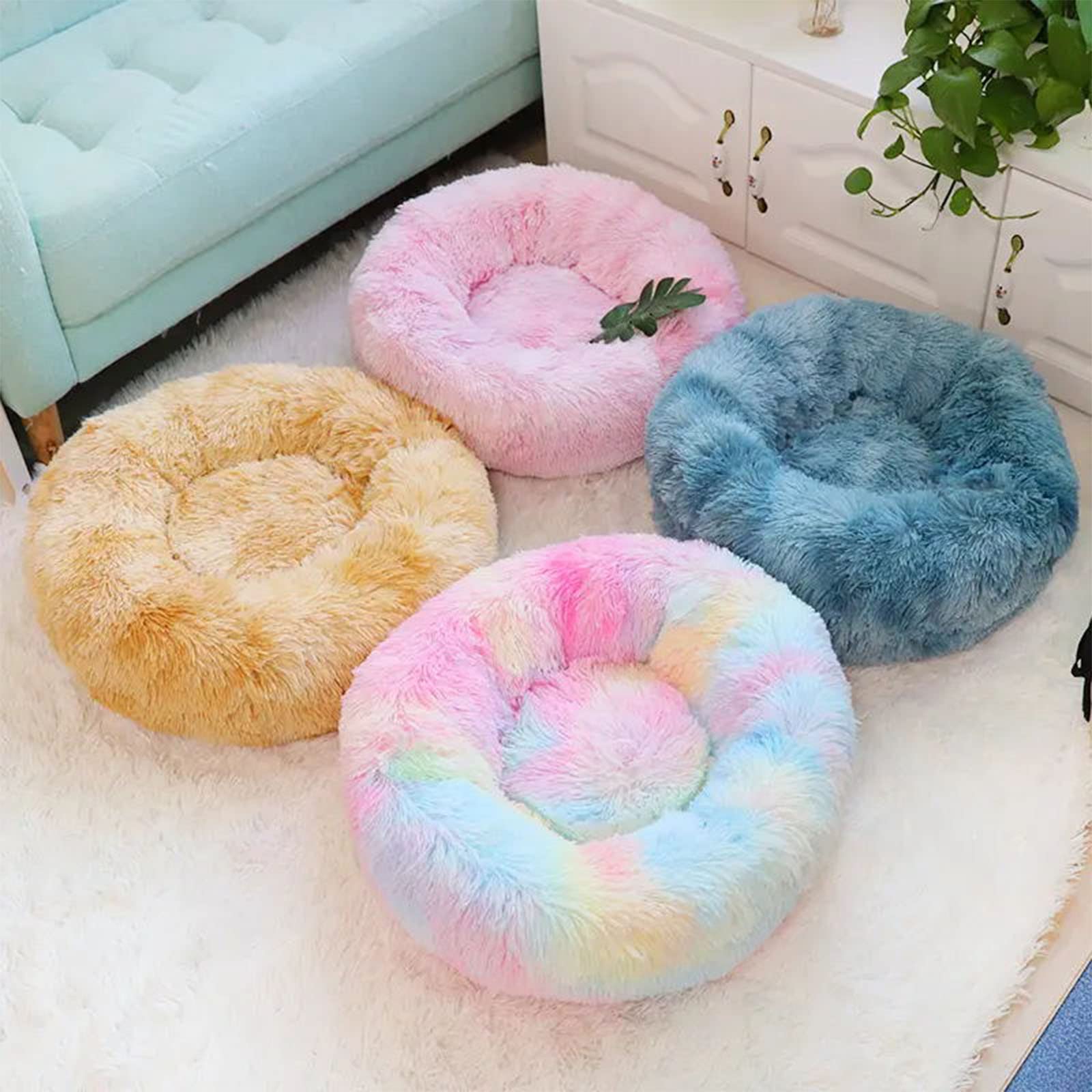 Nisrada anti-slip bottom on a travel-ready round pet bed