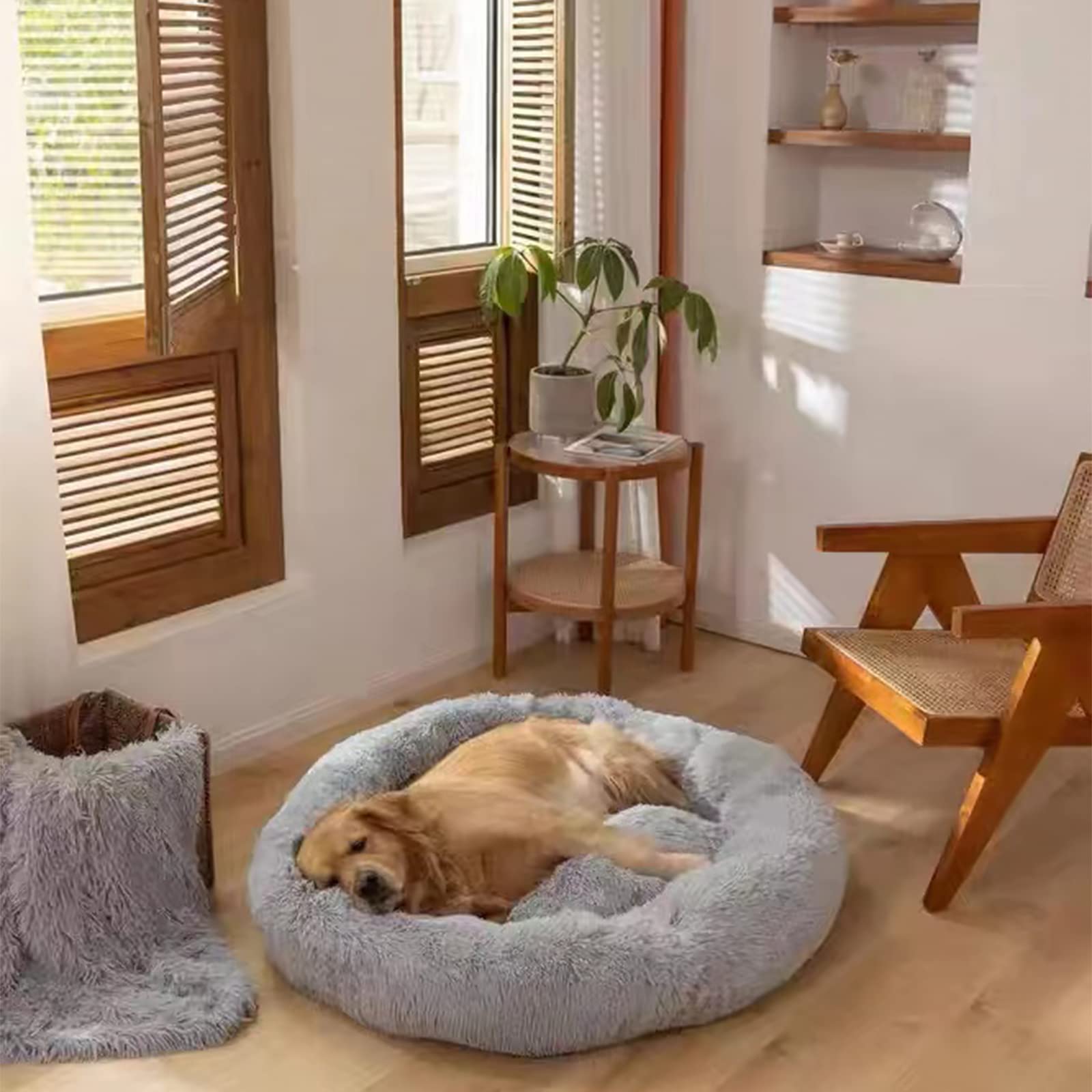 Nisrada dog bed is washable for easy care and maintenance.