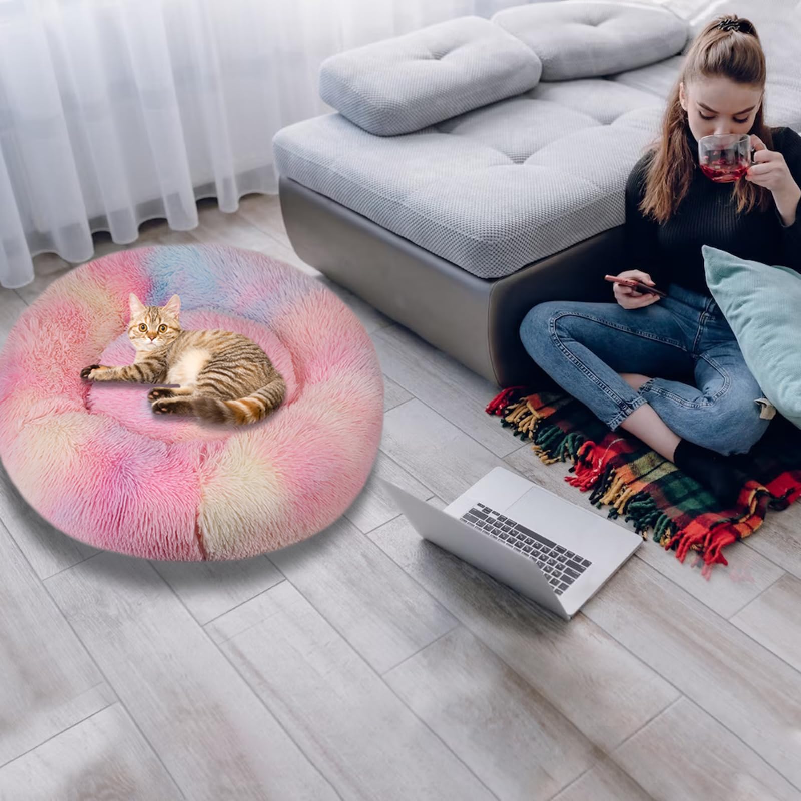 Nisrada travel-ready bed fits car seats or trunks for pets.