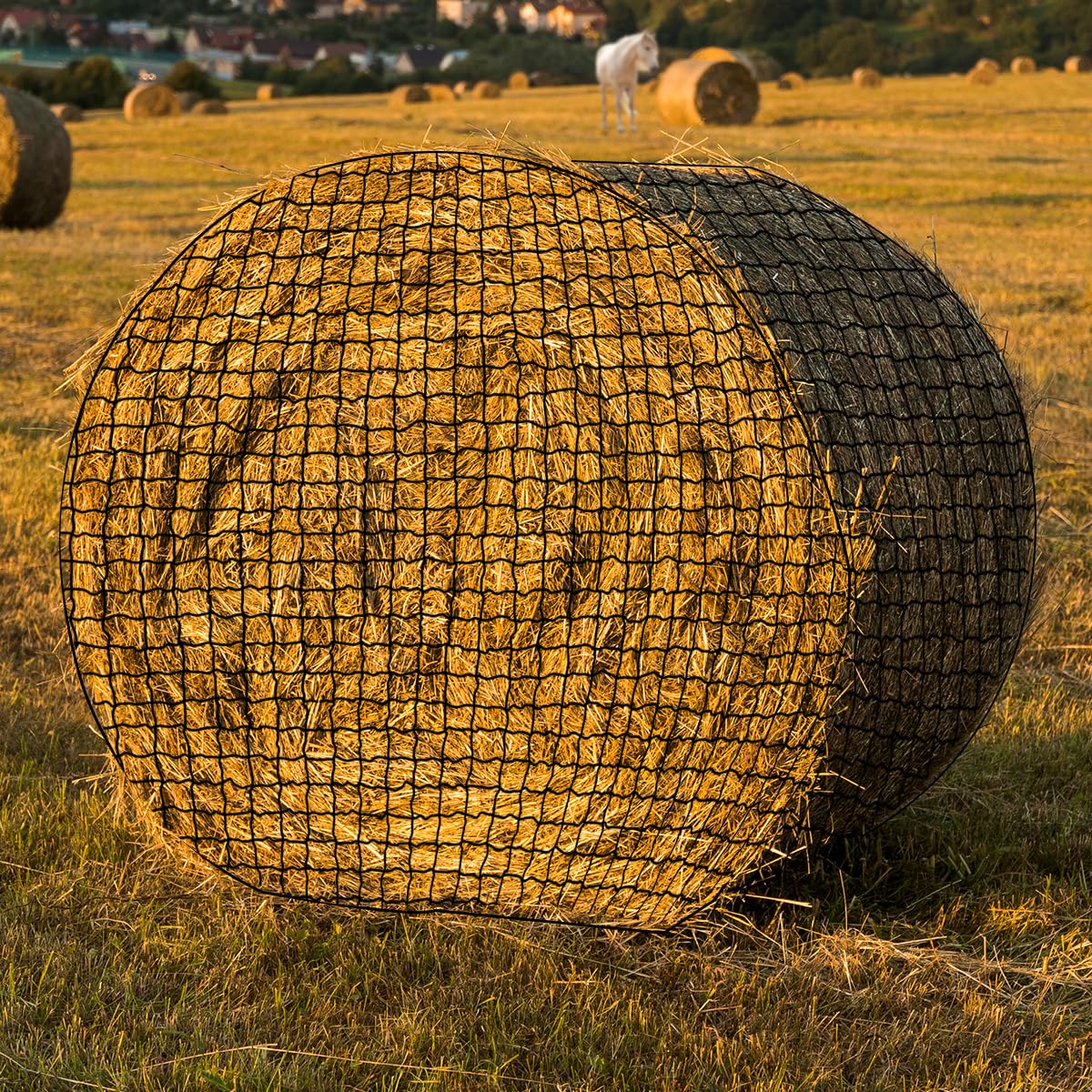 NizHome hay net in stable-use scenario highlights cleaner feeding area.