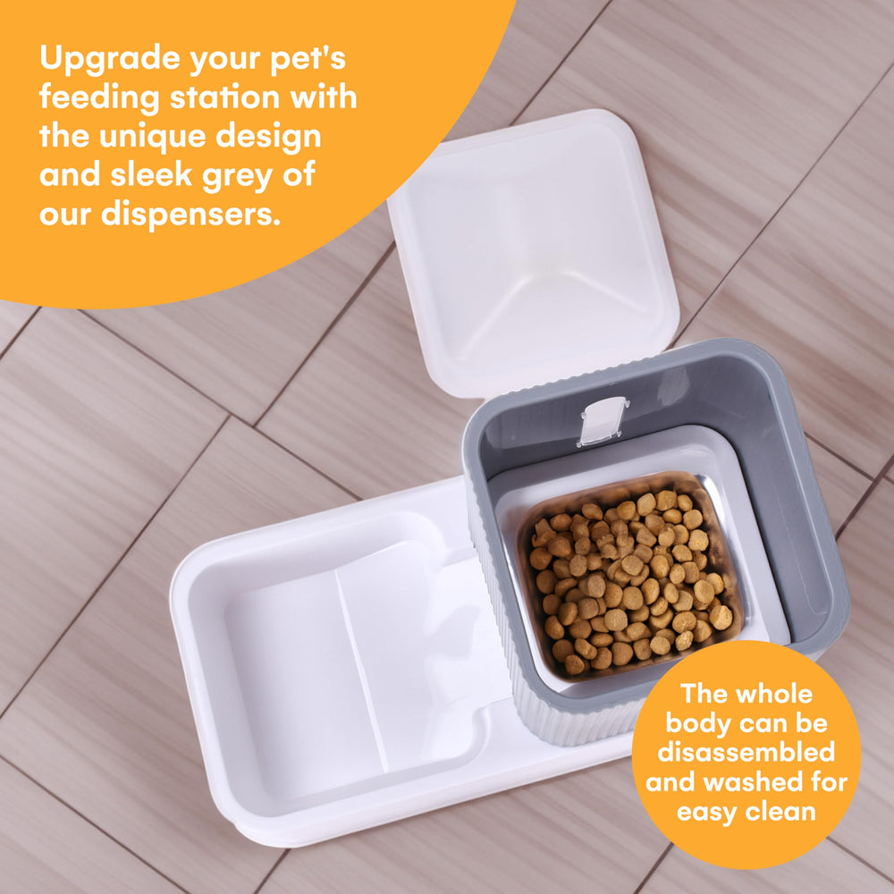 Noa Store durable plastic construction ensures long-lasting pet station.