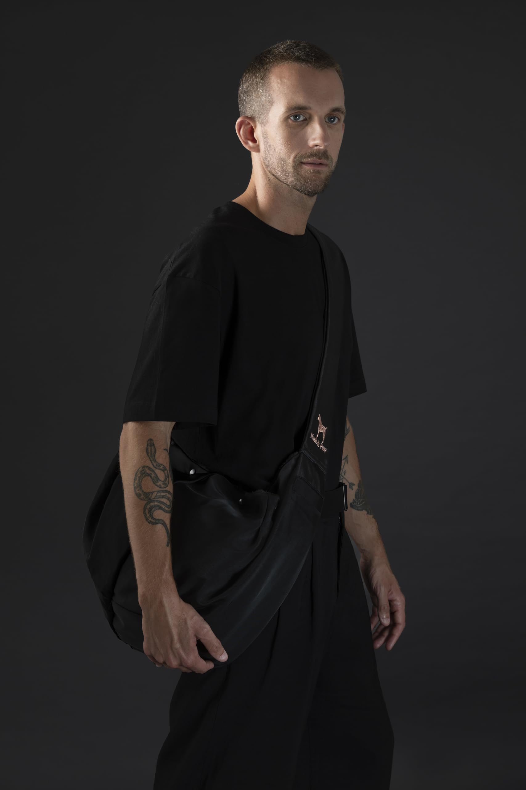 Noah & Paw sling showcases travel-friendly, compact design for city outings.