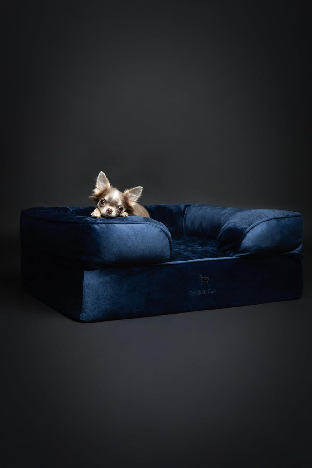 NOAH & PAW waterproof base protects against spills and messes
