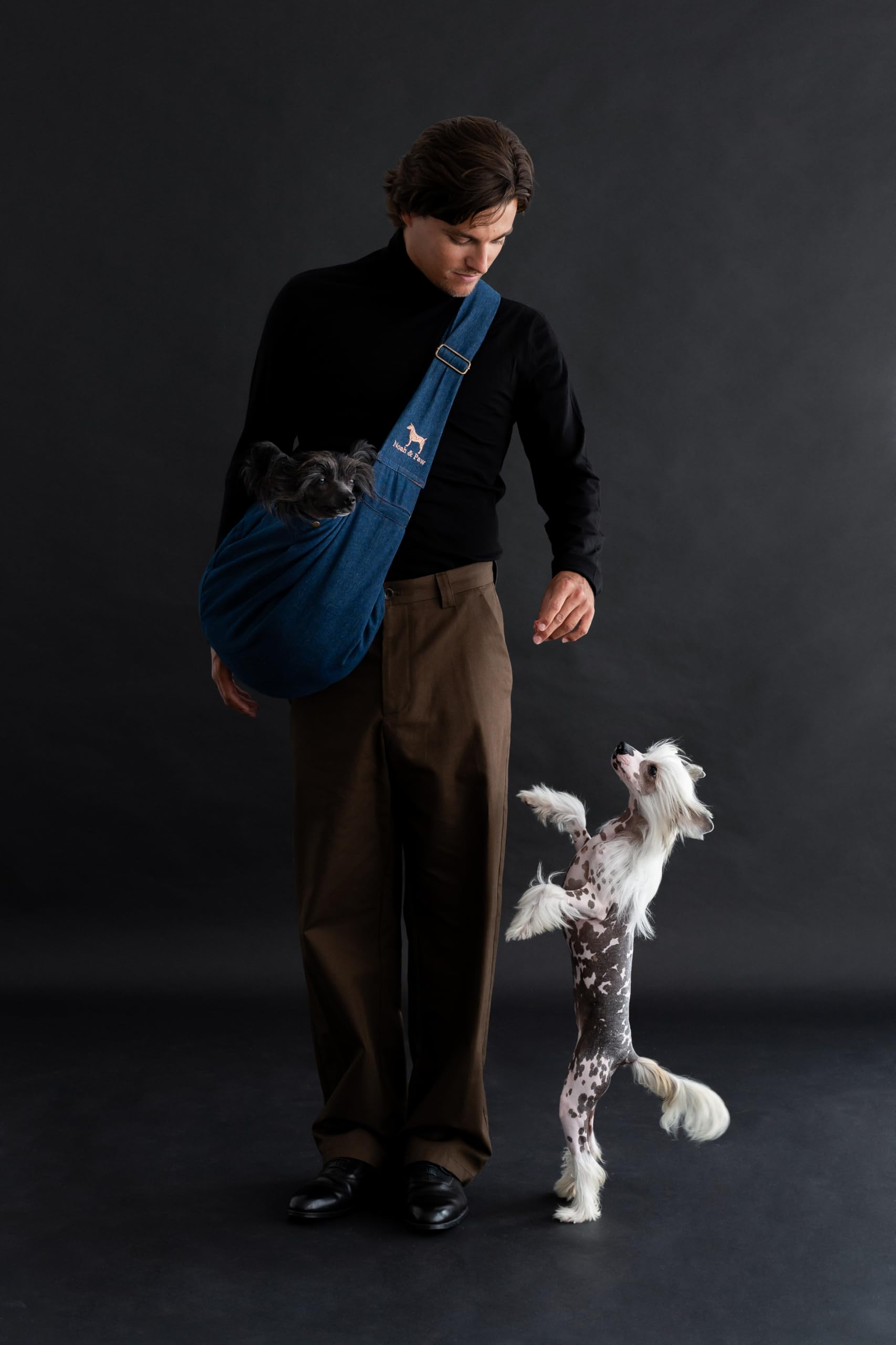 Noah & Paw dog sling adjustable padded strap enables easy length adjustments.