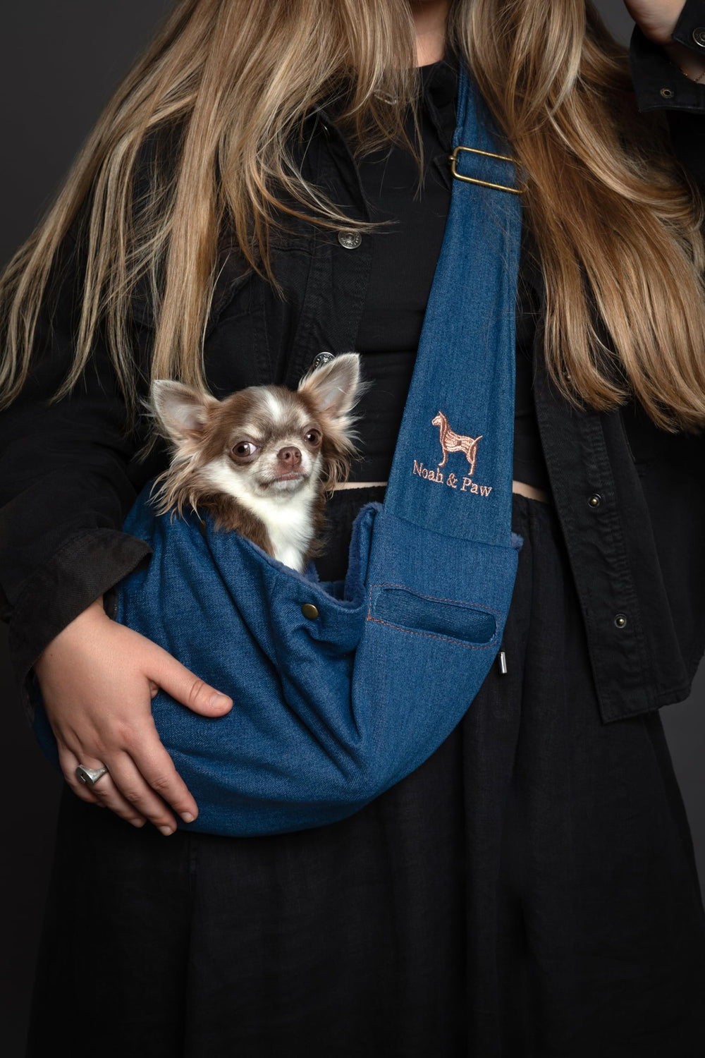 NOAH & PAW dog sling double safety keeps your pet secure during outings