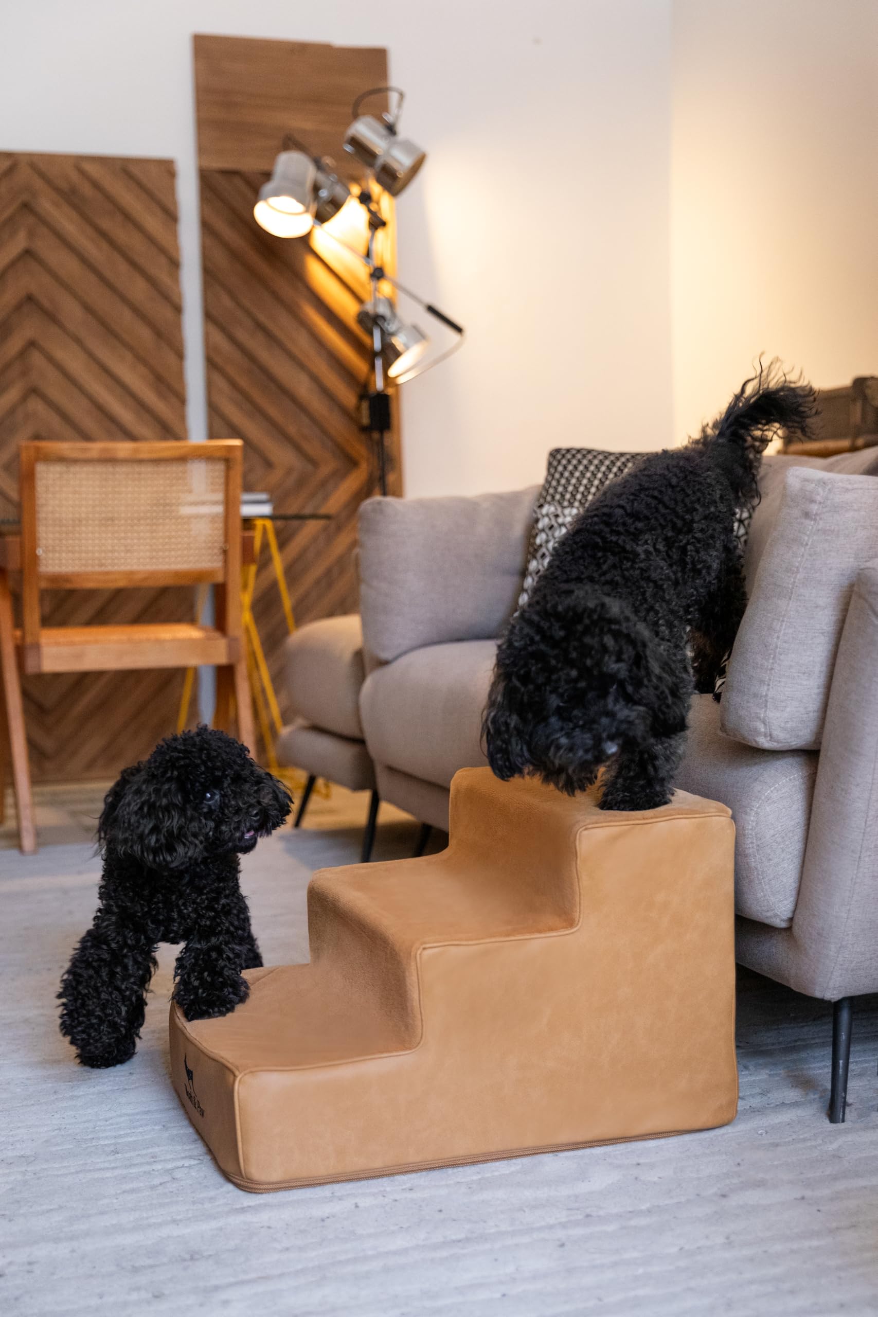 NOAH & PAW 3-step stairs 16-inch width ideal for compact spaces.