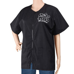 Noverlife dog-design print smock helps you stand out while staying tidy.