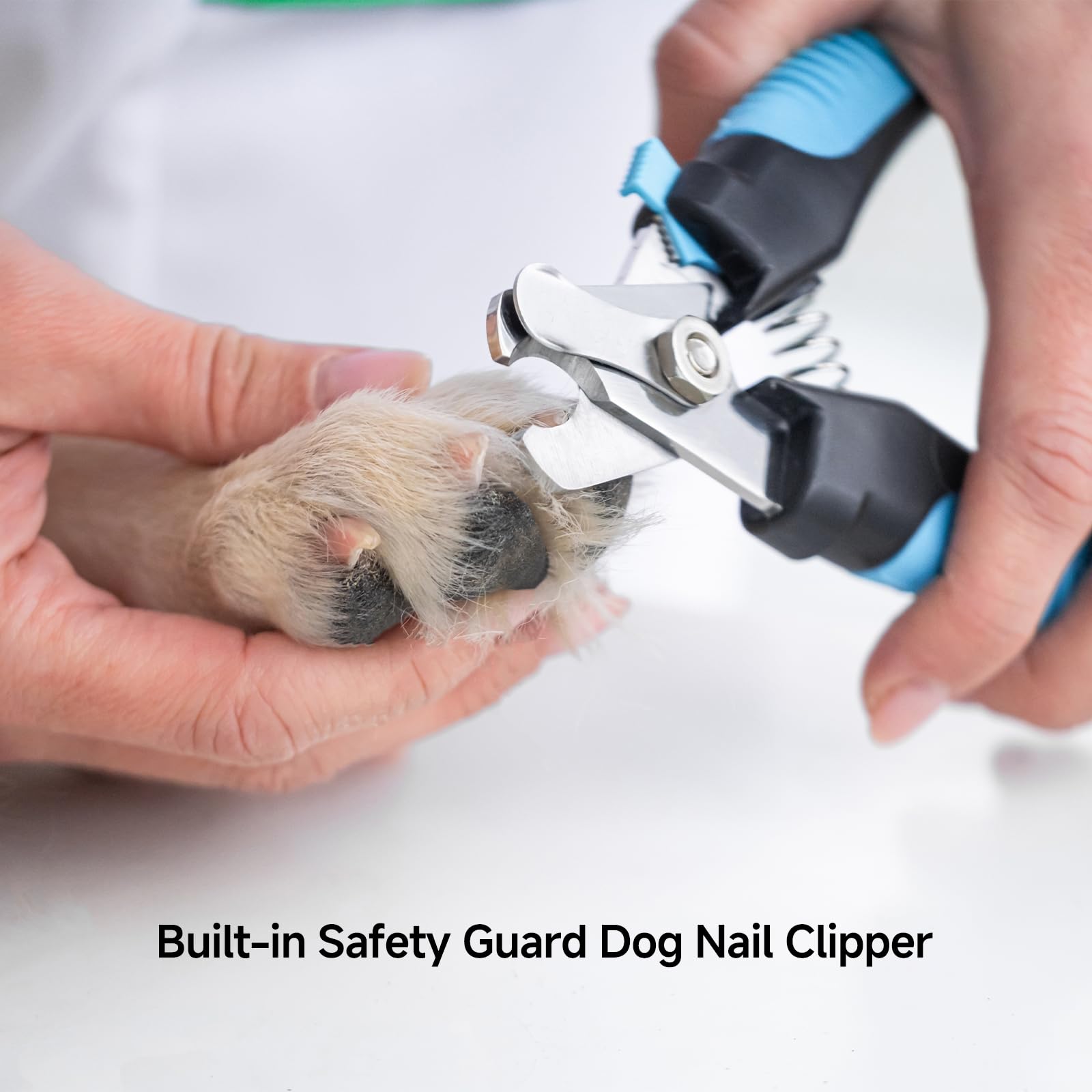NVNAN 5-in-1 grooming glove hair-collection closeup demonstrates fast hair pickup and gentle grooming.