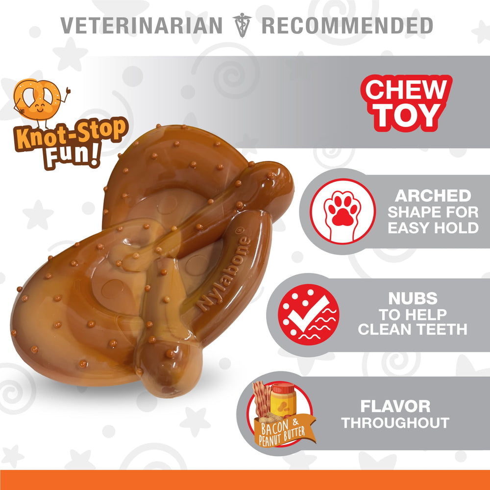 Nylabone arco ergonómico facilita agarre y masticación para perros grandes.