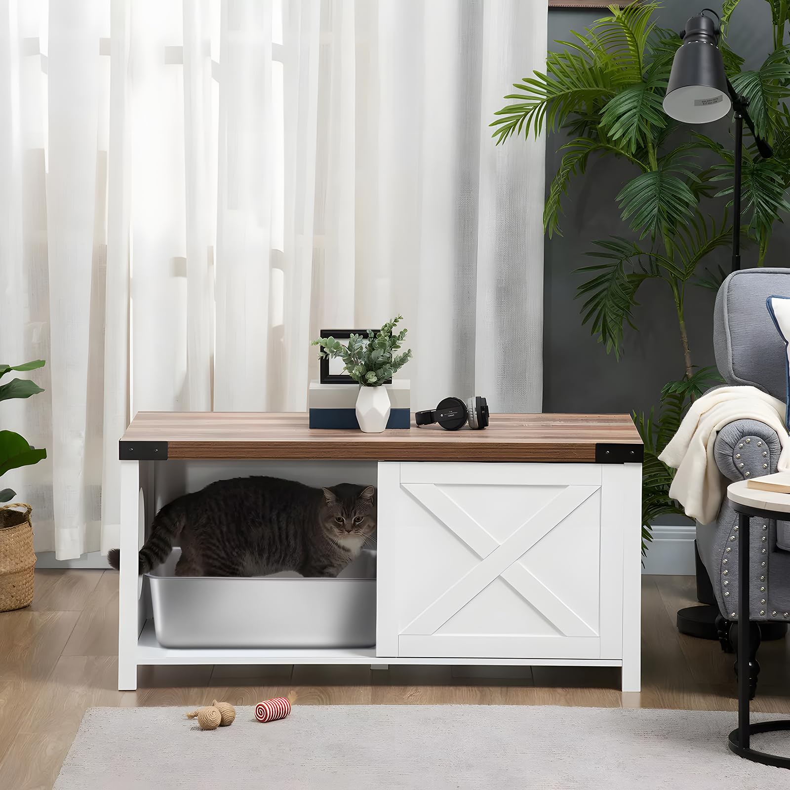 Nyutu stainless-litter-box-indoor-fit blends with furniture and enclosures.