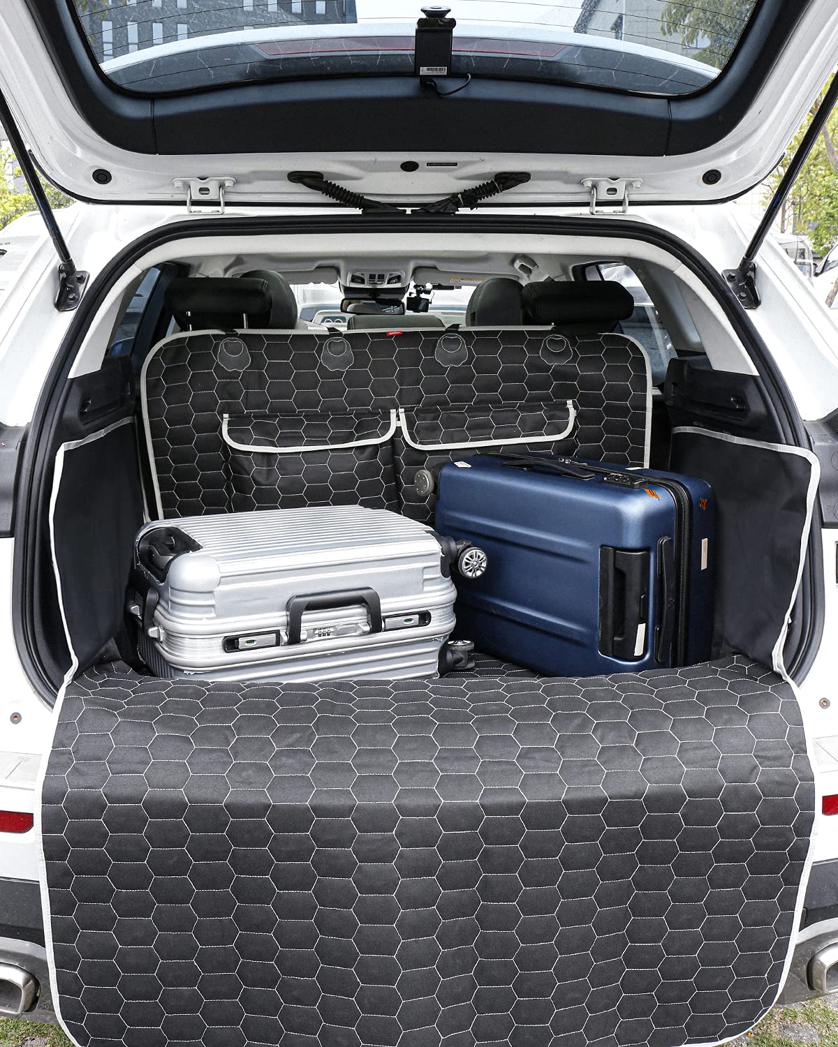 Oasser easy-install design with adjustable straps for quick setup