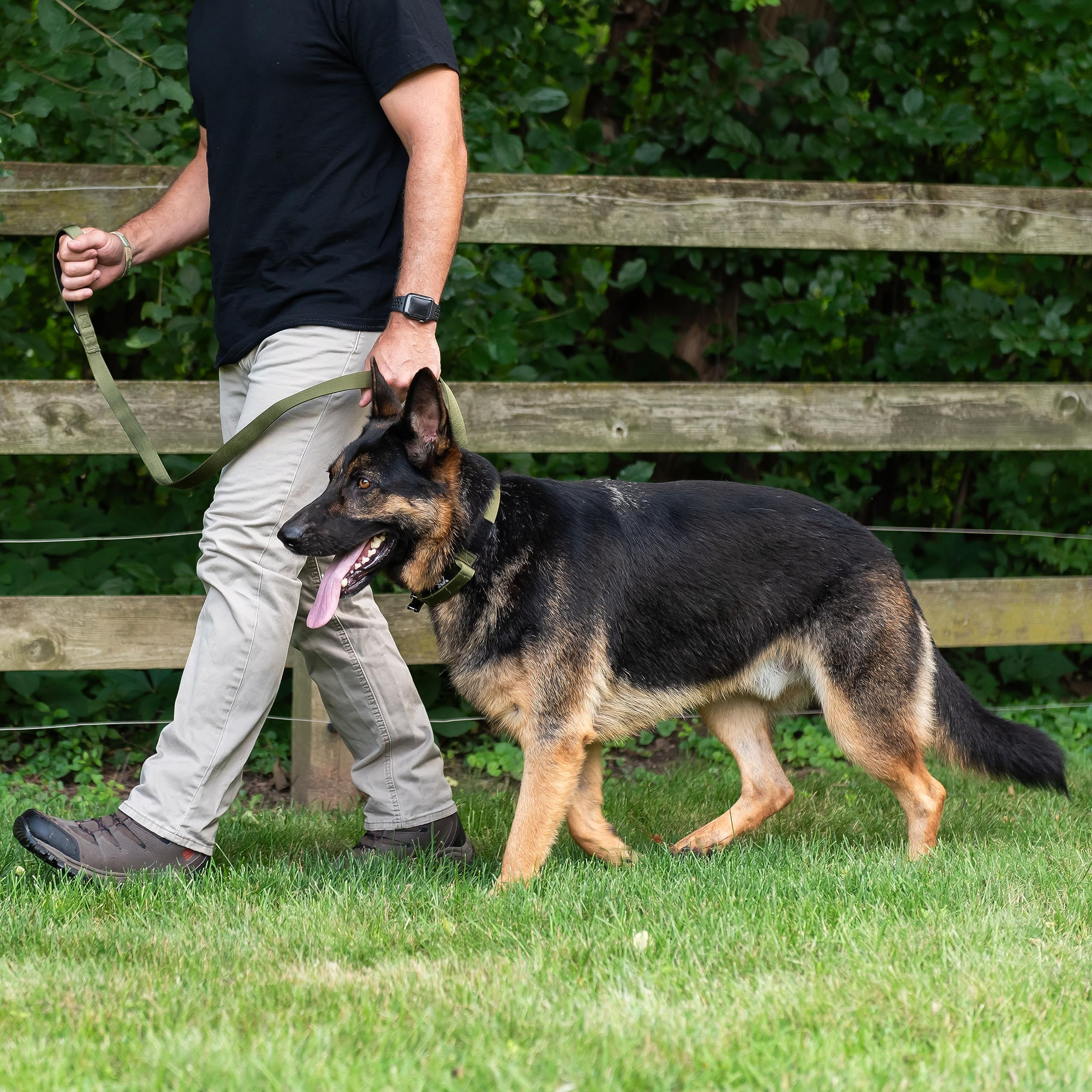 O.G.B. leash includes military D-ring for ID patches and accessories.